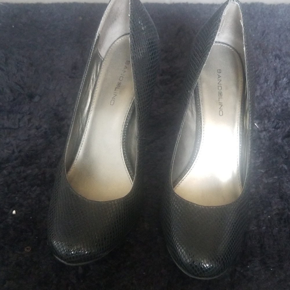 Snake skin pumps